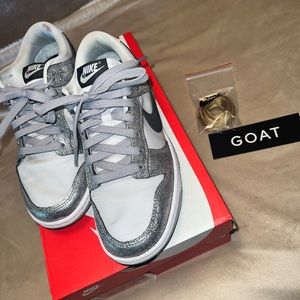 Nike Dunks Golden Gals